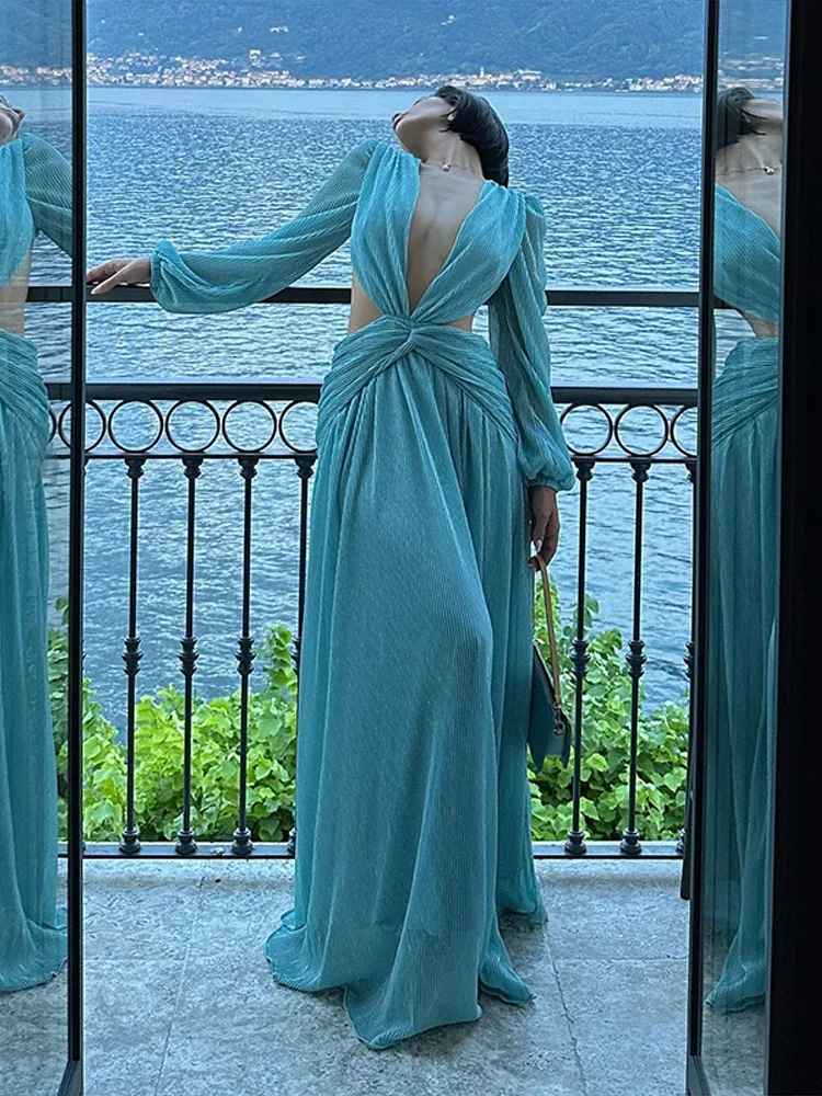💎Maxi dress audacecon décolleté a V sensuale, lavorazioni traforate, schiena scoperta e maniche stile lanterna. Perfetto per serate estive autunnali